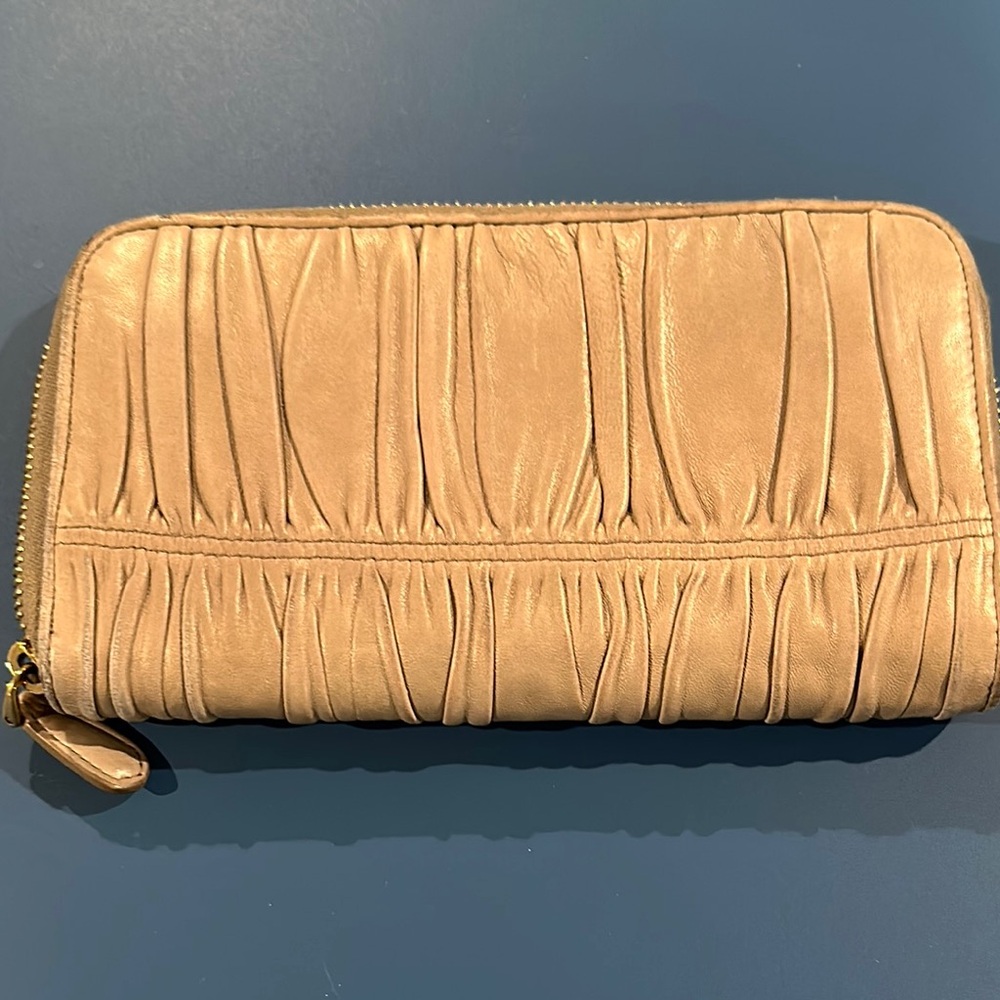 Prada Tan Leather Wallet with Elegant Ruched Design - Picture 3 of 10
